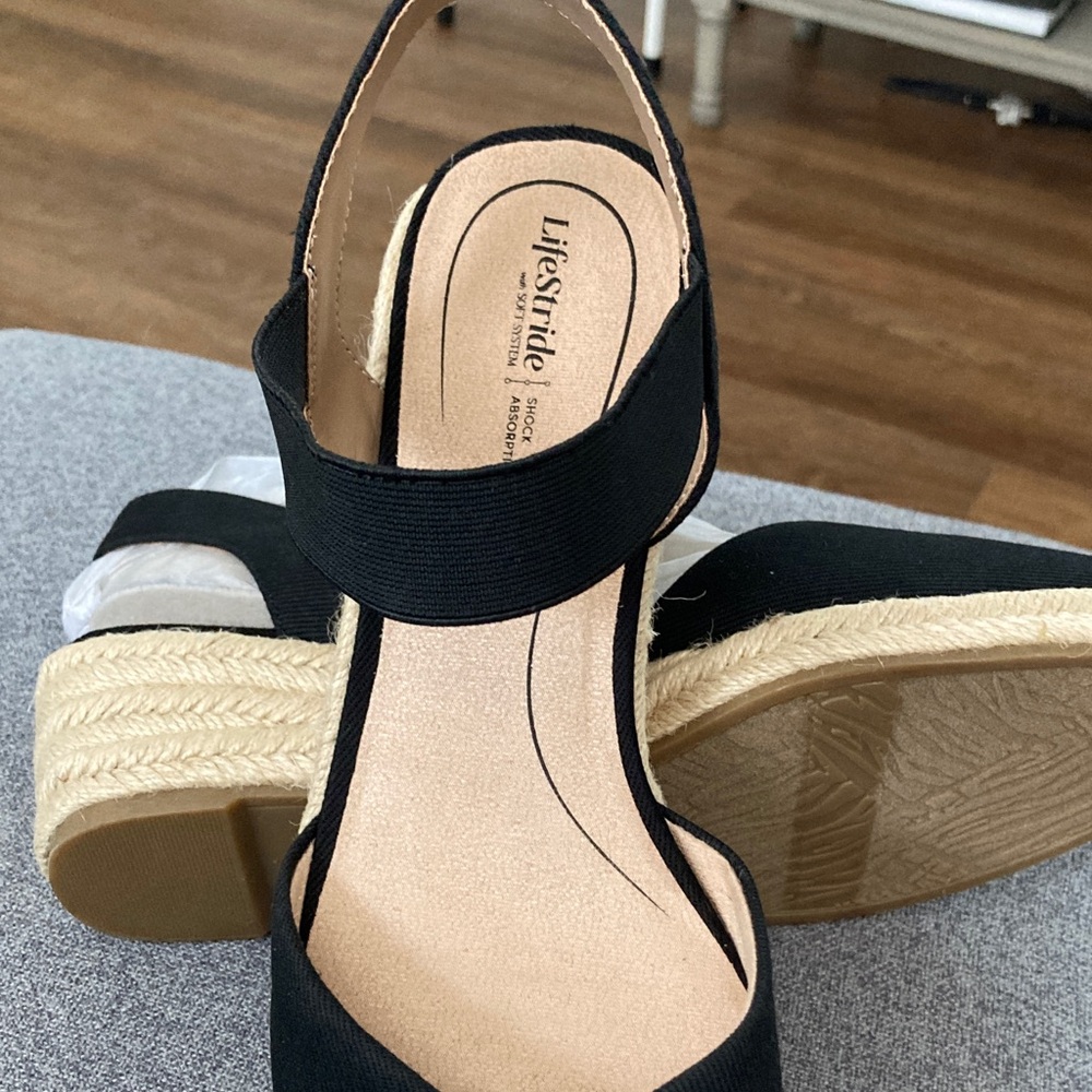 Life Stride Black Espadrille Wedges New in Box - Picture 8 of 10